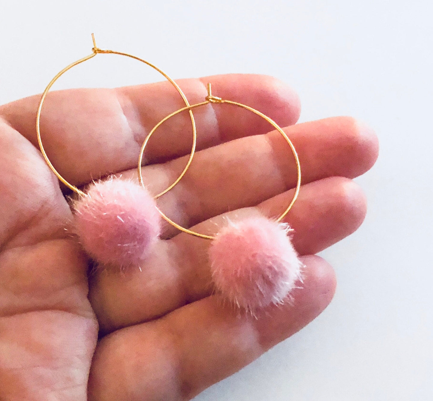 Pink Pom Poms Gold Hoops, Fluffy Pink Pom Pom Charms Hopps, Gold Hoop Earrings, Gold Earrings with Charm Balls Pom Poms