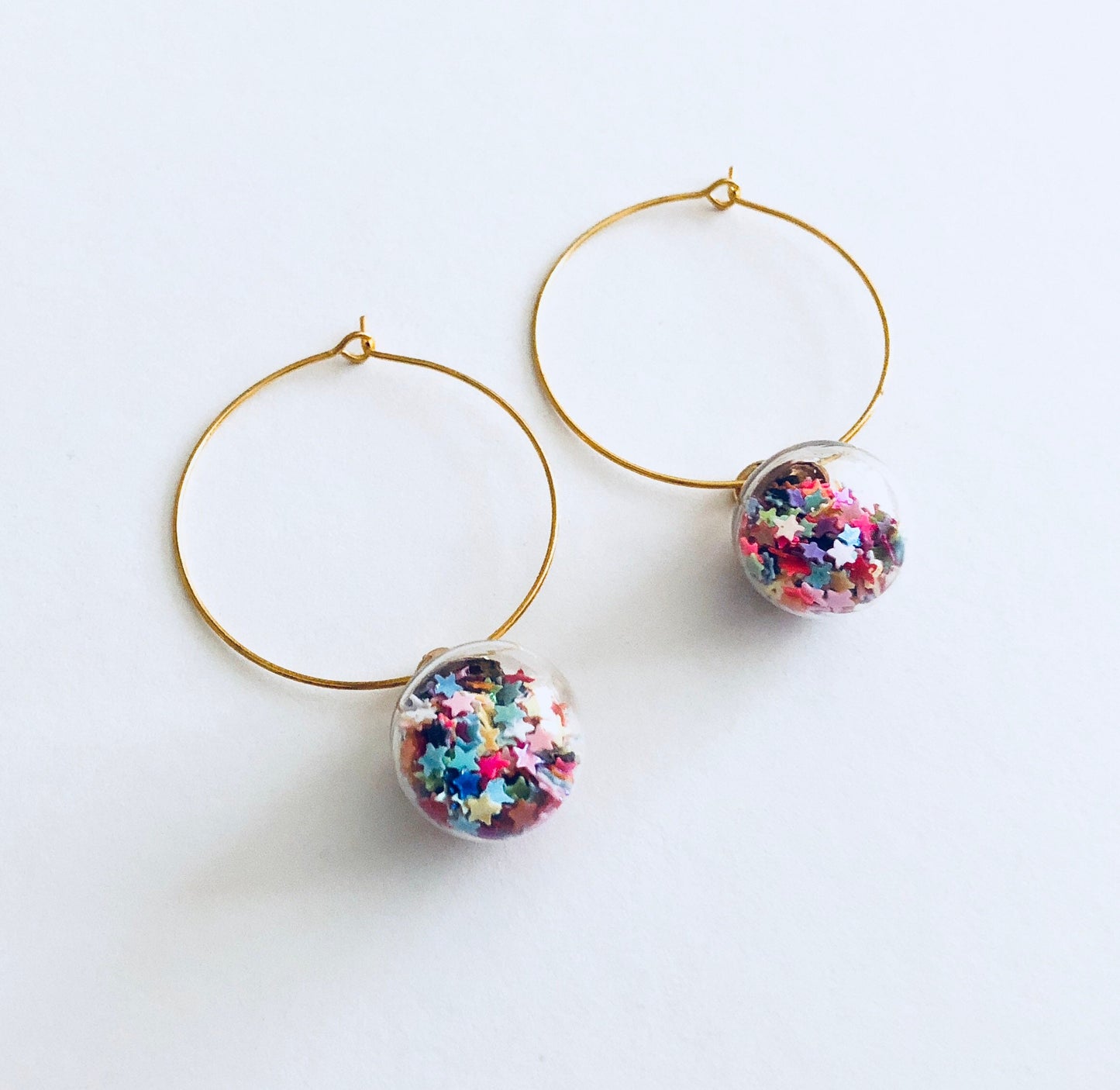 Rainbow Gold Hoops with Colorful Glitter Sparkle Stars in Glass Ball Dangle Drop Hoop Earrings, Gold Hoop with Charms Charm, Glitter Star Snow Globe