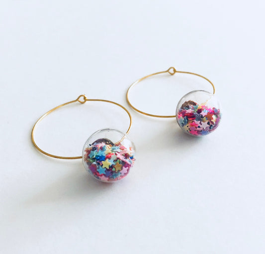 Rainbow Gold Hoops with Colorful Glitter Sparkle Stars in Glass Ball Dangle Drop Hoop Earrings, Gold Hoop with Charms Charm, Glitter Star Snow Globe