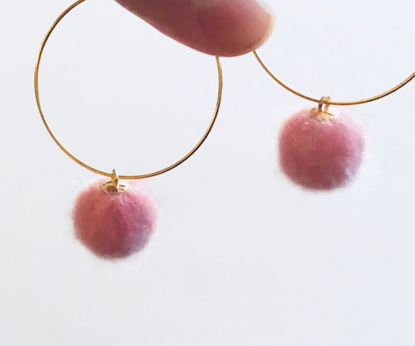 Pink Pom Poms Gold Hoops, Fluffy Pink Pom Pom Charms Hopps, Gold Hoop Earrings, Gold Earrings with Charm Balls Pom Poms