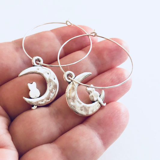 Little Cat Sitting On A Half Moon Silver Hoop Earrings, Silver Hoops with Cats Charm Charms, Wicca Witch Moon Goddess Pagan