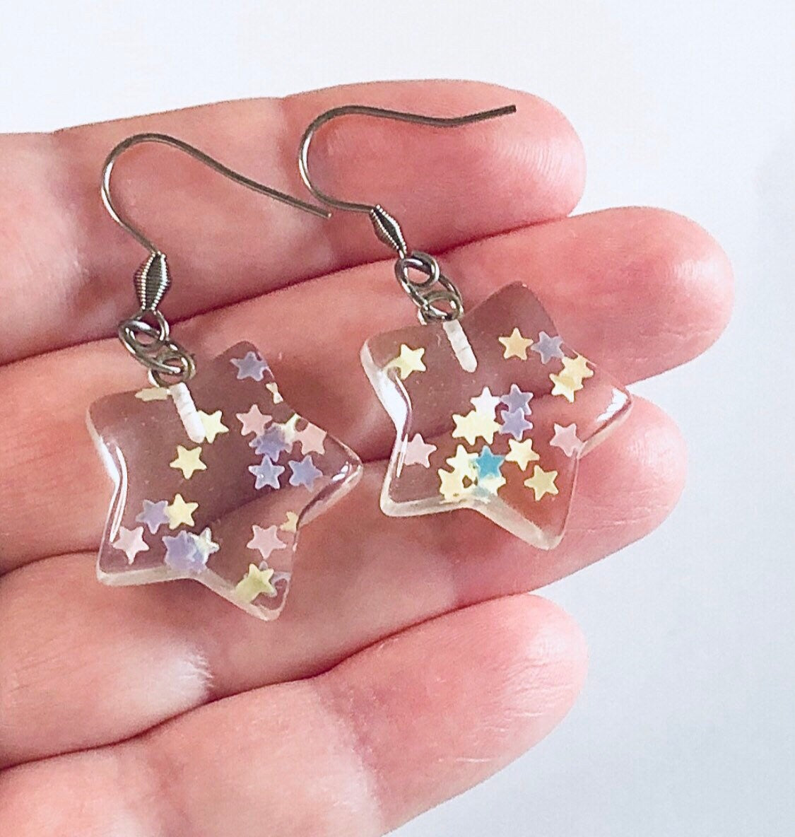 Resin Clear Star Earrings with Celestial Mini Glitter Sparkle Stars Inside, Transparent Witchy Woman Wicca Wicca Witch Occult Esoteric