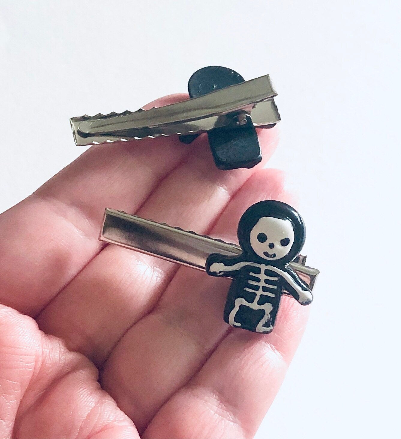 SET OF 2 Skeleton Hair Clips Skeleton Man Alligator Clips Barrettes Halloween Bobby Pins Spooky Cute Hair Accessories