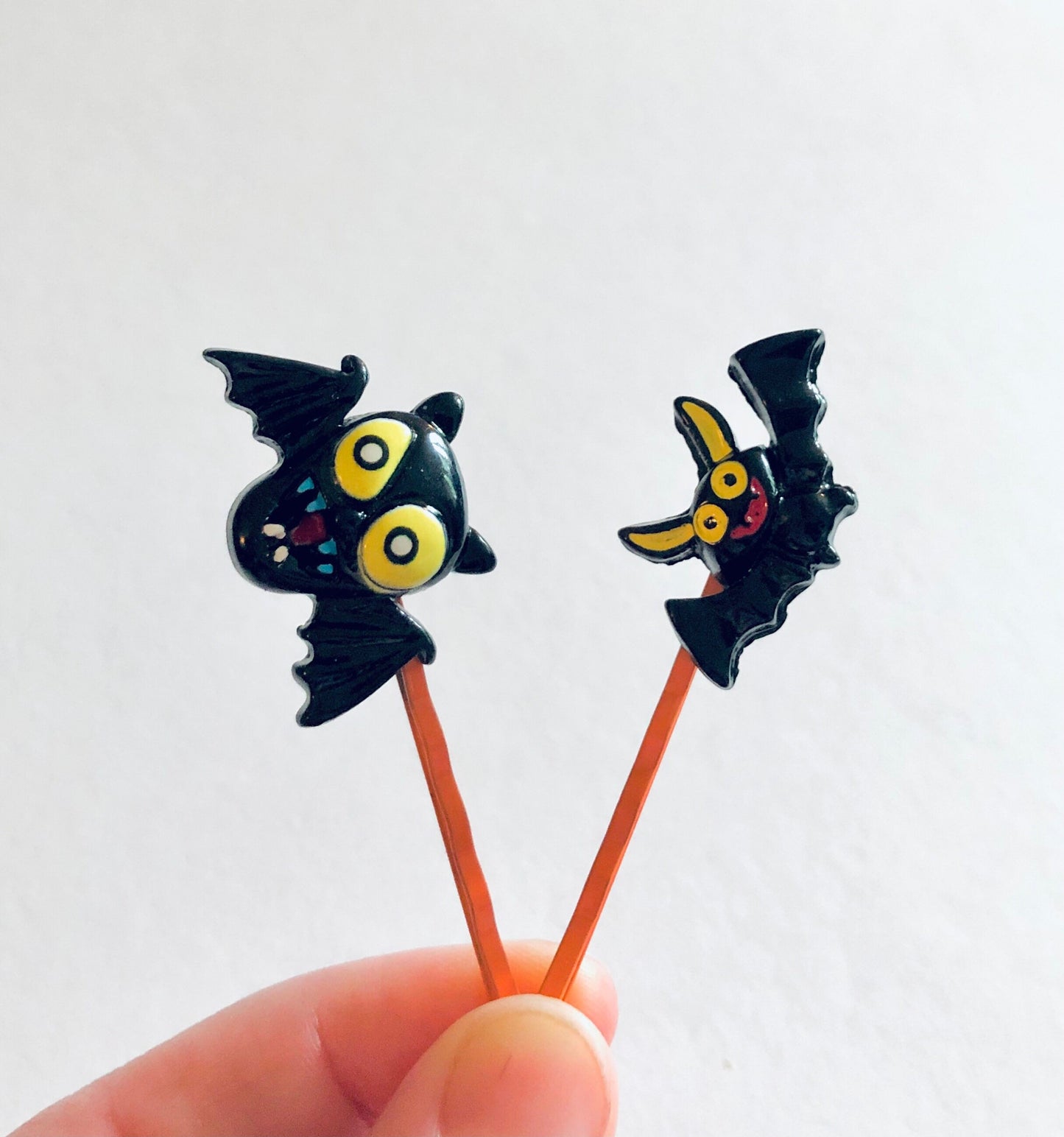 Bats Hair Clips on Orange Bobby Pins, Black vampire Bat Dracula Halloween Hair Clips, Spooky Season Cute Goth Gothic