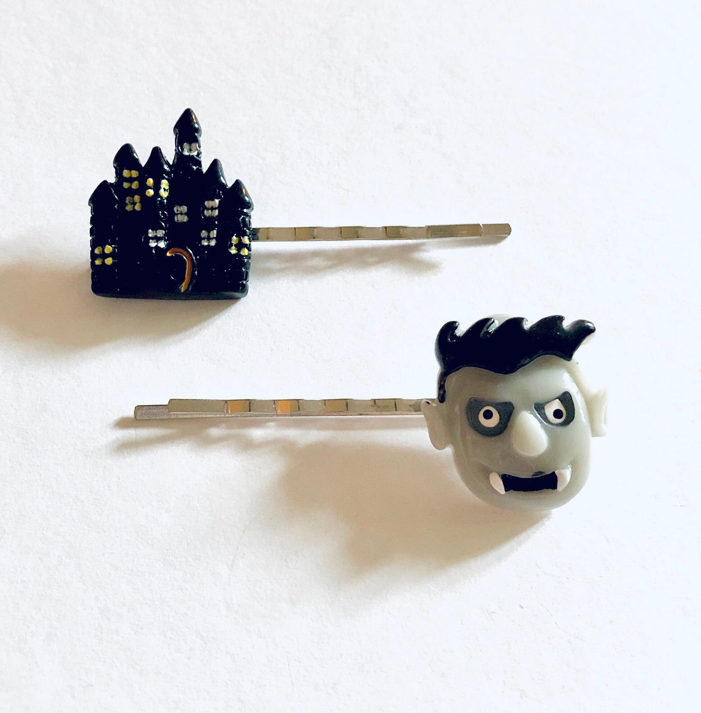 Dracula & His Castle Halloween Bobby Pins Hair Clips, Vampire Barrettes Count Dracula Hair Accessories Women Girls Spooky Cute Goth Gothic