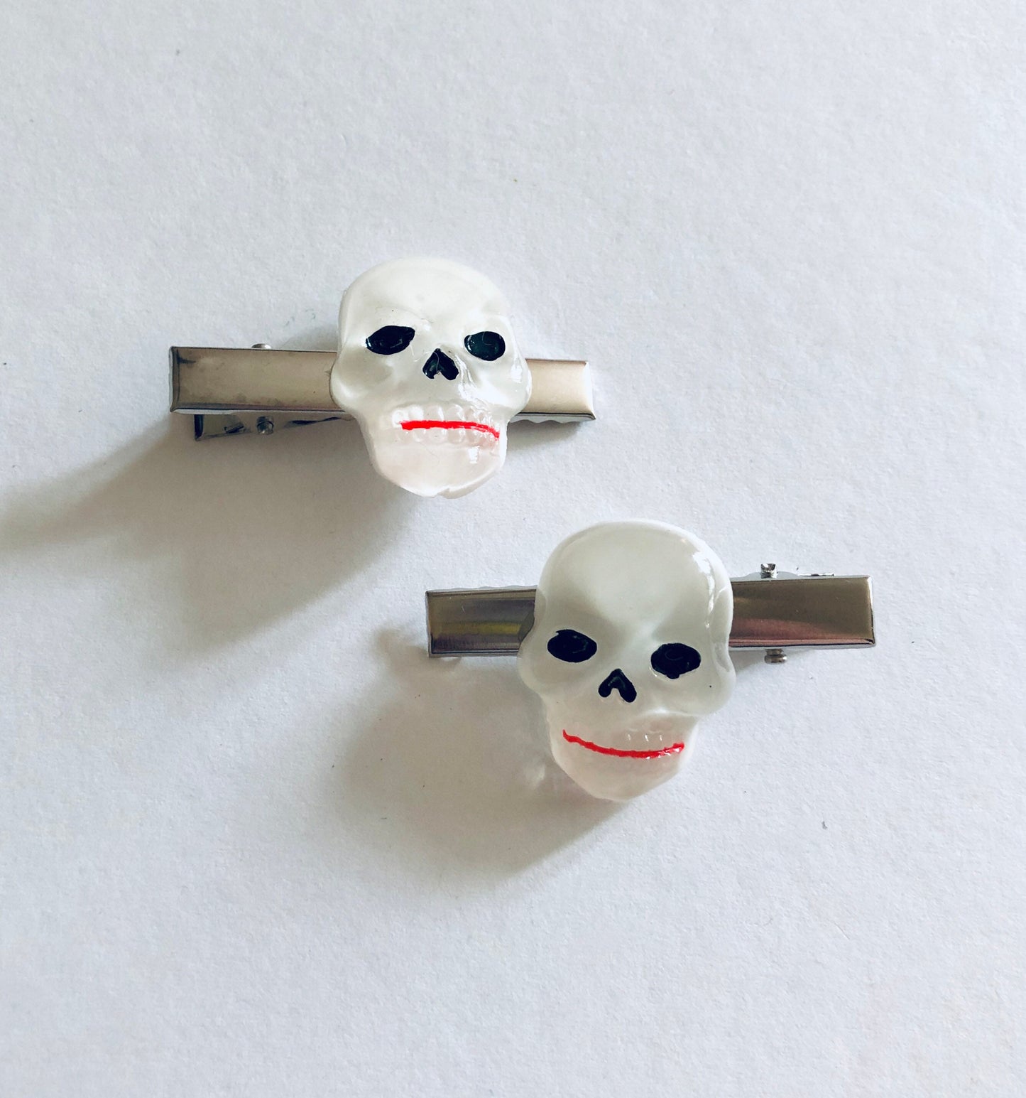 Skeleton Skull Hair Clips Alligator Clips, Spooky Clear Resin Skulls Halloween Hair Clips, Set of 2