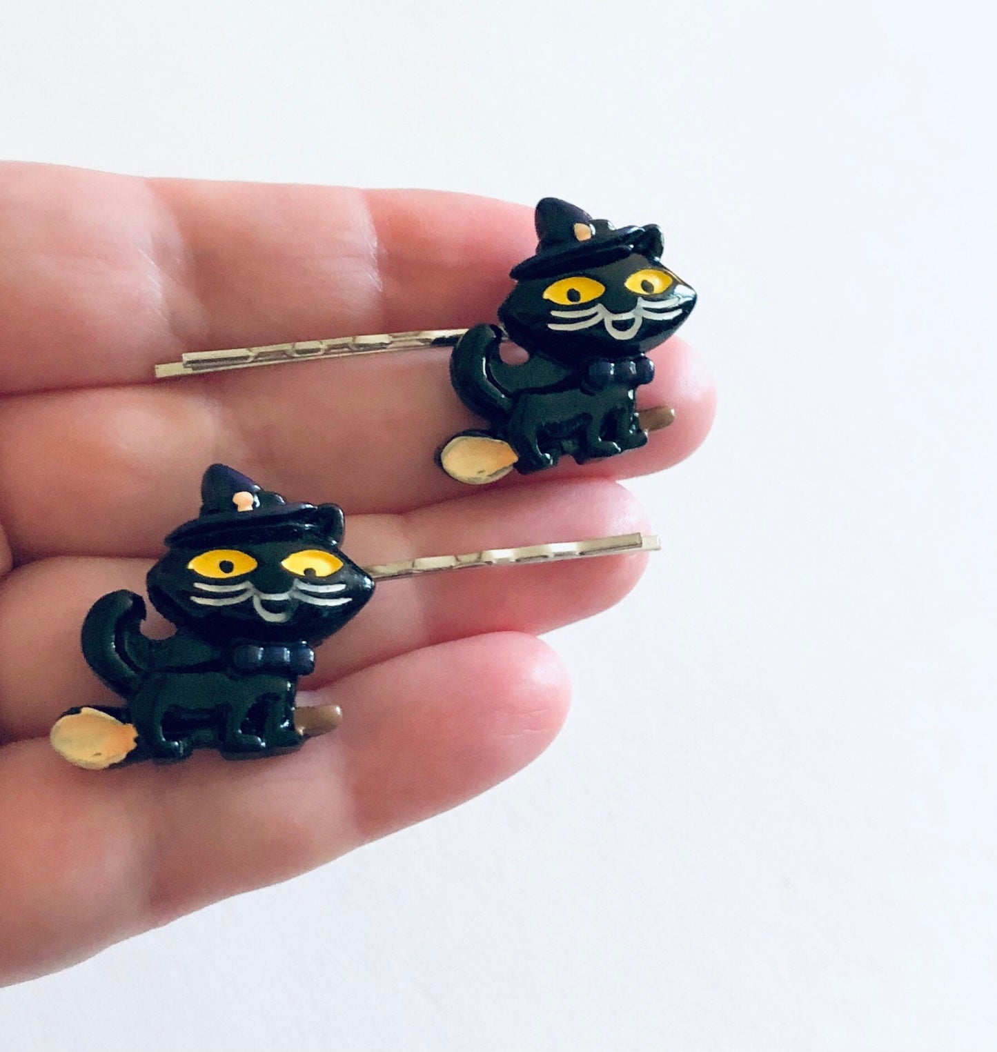 Halloween Black Cat on a Broomstick Bobby Pins with Witches Hat on, Wicca Halloween Hair Clips, Witchy Woman Cats