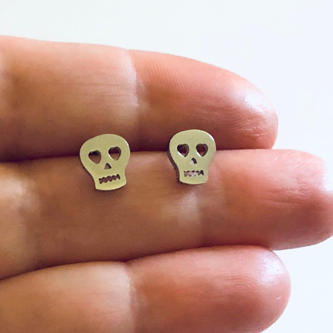 Silver Sugar Skull Stud Earrings, Day of the Dead Earrings, Skull Earrings, Skull Studs, Skulls Earrings, Skulls Studs Halloween