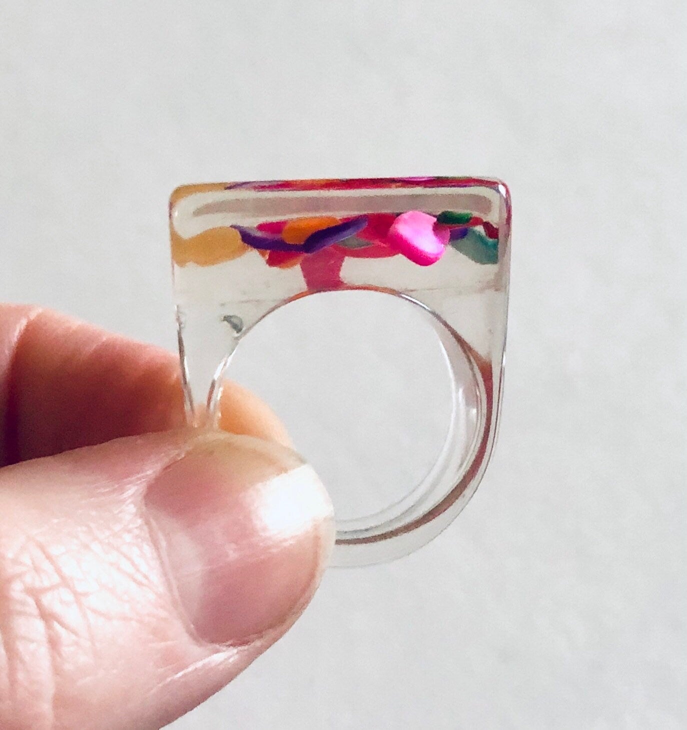 Rainbow Stone Ring, Clear Resin Ring with Colorful Beads Inside, Retro Style 90’s Y2K Aesthetic